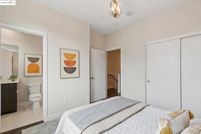 1405 Wood Street, Oakland CA: https://media.crmls.org/mediaz/3253b683-316b-45bd-8553-d21a613dd917.jpg