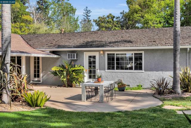 967 Ocho Rios Dr, Danville CA: https://media.crmls.org/mediaz/3253b696-2646-473a-8356-6eea6dc5dffe.jpg