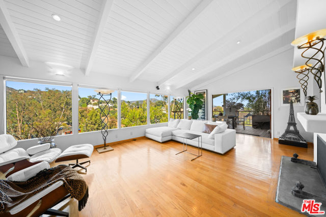 3162 Durand Drive, Los Angeles CA: https://media.crmls.org/mediaz/3253b6ef-339f-4ca4-b9fb-70e6a649aff1.jpg