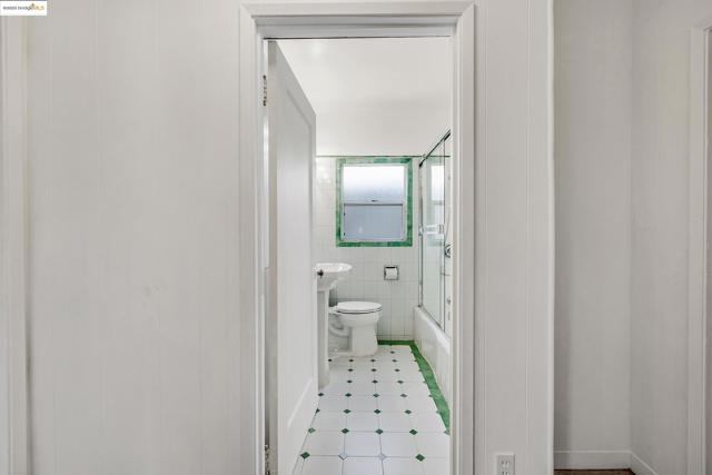Image 14 of 31 For 532 Talbot Ave