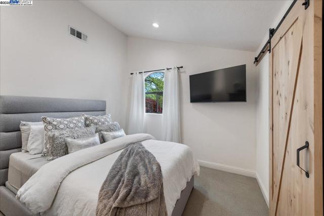 325 Crest Ave, Alamo CA: https://media.crmls.org/mediaz/3253c46c-a224-4c1a-ae9b-fab2976c7a05.jpg