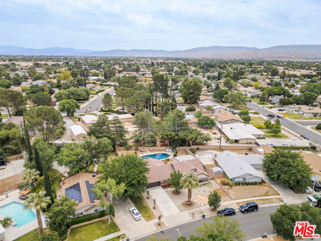 43818 Halcom Avenue, Lancaster CA: https://media.crmls.org/mediaz/32542c59-cd10-4238-9933-acf6f92fc799.jpg
