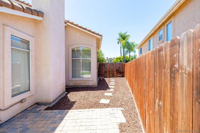 838 Masters Dr, Oceanside CA: https://media.crmls.org/mediaz/32544767-0332-462c-98a7-a9344a9a3a38.jpg