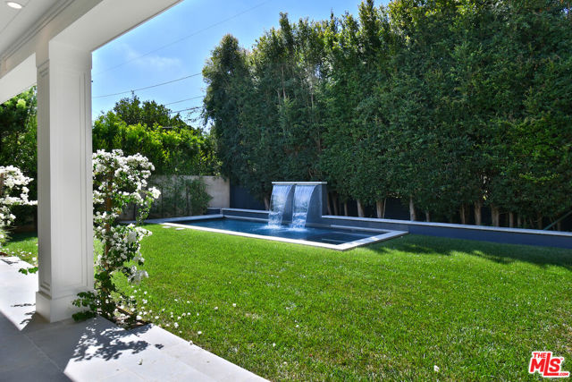 416 21st Place, Santa Monica CA: https://media.crmls.org/mediaz/3255b6a2-0ca3-47c8-8e2c-6c6a1ed74a8e.jpg