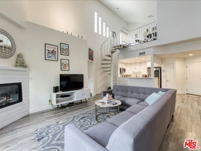 4477 Woodman Avenue, Sherman Oaks CA: https://media.crmls.org/mediaz/3256d2b1-f2a3-4f5d-801a-24e47948997a.jpg