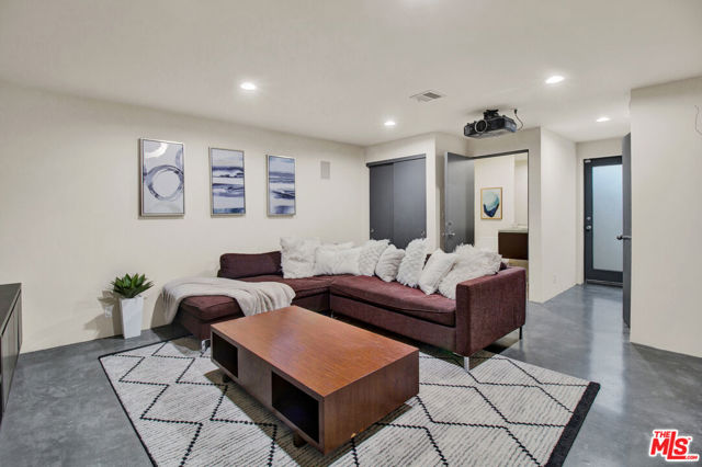 9892 BEVERLY GROVE Drive, Beverly Hills CA: https://media.crmls.org/mediaz/3257256e-425b-41e9-8089-585c6577a256.jpg