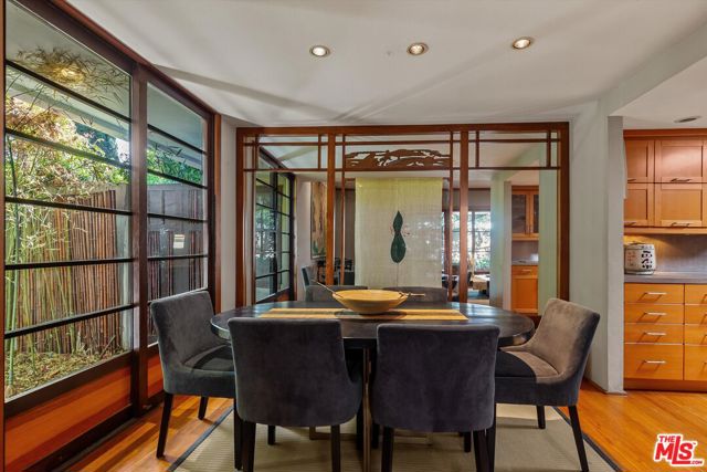 465 N Calle Rolph, Palm Springs CA: https://media.crmls.org/mediaz/325796c3-b1f6-4cd0-a77d-8ee9bc043b14.jpg