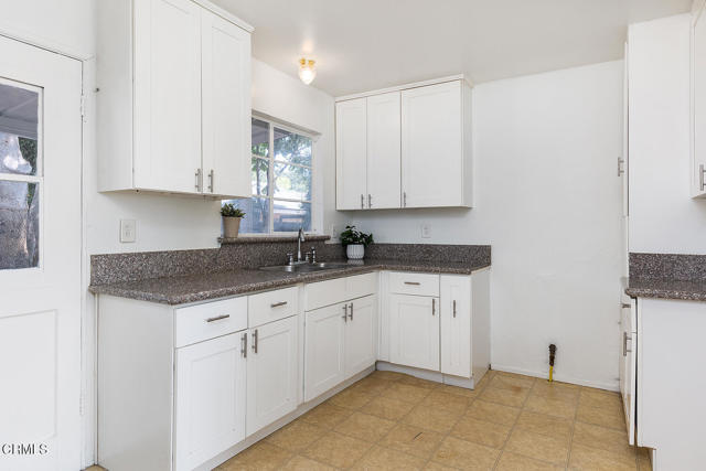 114 S Canyon Boulevard, Monrovia CA: https://media.crmls.org/mediaz/32579a03-9f54-4c6b-81dd-4be216ea9f51.jpg