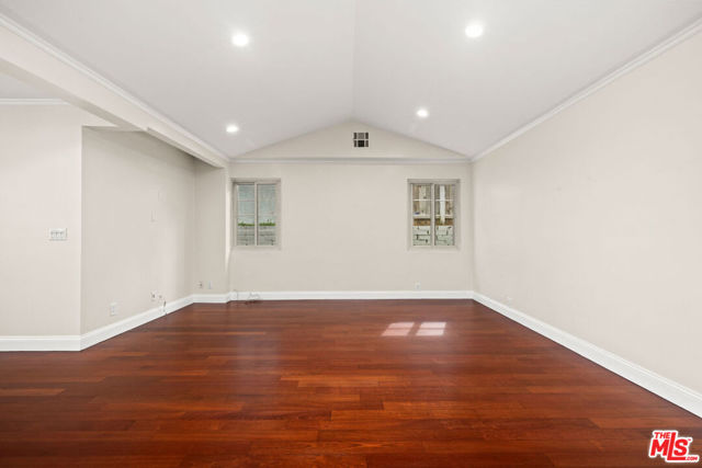 427 W Manchester Avenue, Playa del Rey CA: https://media.crmls.org/mediaz/325853e5-4db1-47f8-8481-8ed7c1cc04b6.jpg