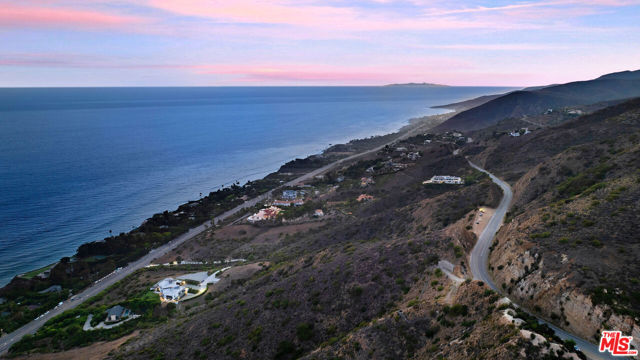 4140 Encinal Canyon Road, Malibu CA: https://media.crmls.org/mediaz/325879c5-e589-4a11-a460-0ea115eb5930.jpg