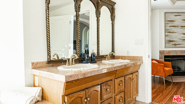 7449 Studio Road, Canoga Park CA: https://media.crmls.org/mediaz/325887a6-2490-4709-ad13-2f4e23d98646.jpg