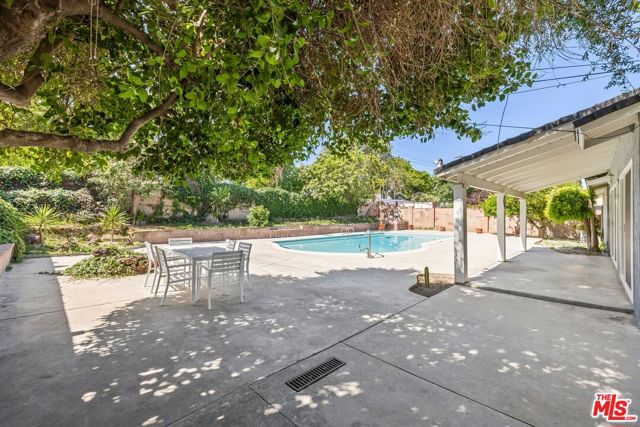 23414 Dolorosa Street, Woodland Hills CA: https://media.crmls.org/mediaz/325896d3-09bb-48ef-b373-9061ae3c019e.jpg