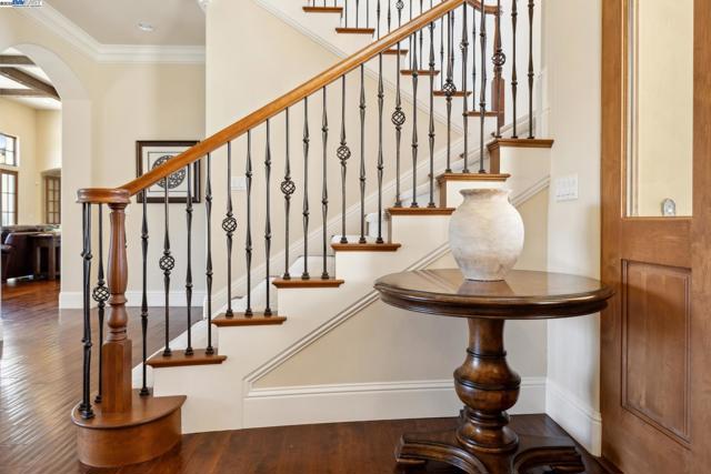 6340 Inspiration Ter, Pleasanton CA: https://media.crmls.org/mediaz/3258b9e8-70e0-4ac9-879f-d949296be614.jpg