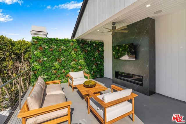 12227 Tweed Lane, Los Angeles CA: https://media.crmls.org/mediaz/3258d57a-2ad7-47e1-bced-2f274a02a4c8.jpg