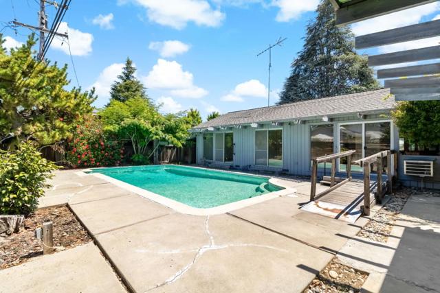 100 Eldora Drive, Mountain View CA: https://media.crmls.org/mediaz/3258d96b-532a-48ad-8b67-9eda1d18f596.jpg