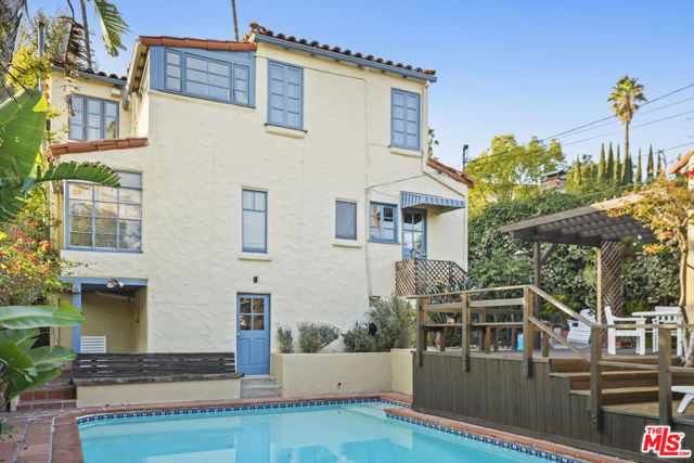 1326 Cordova Avenue, Glendale CA: https://media.crmls.org/mediaz/3258e5df-6296-403e-a667-cde2a4d0b909.jpg