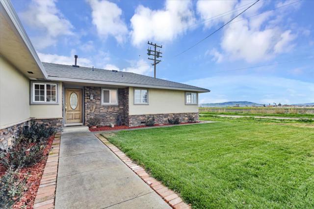 1204 Shore Road, Hollister CA: https://media.crmls.org/mediaz/32592005-2ffb-4de4-bea4-f4172e29a23c.jpg