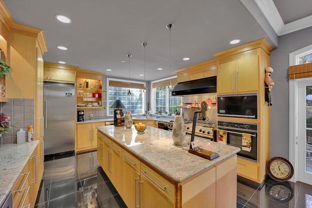 8451 Goldenrod Circle, Gilroy CA: https://media.crmls.org/mediaz/3259d219-9540-4859-8386-15d0c2db7e0d.jpg