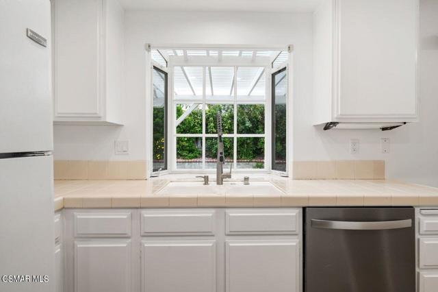 4139 Lost Springs Drive, Agoura Hills CA: https://media.crmls.org/mediaz/325a40ee-afad-4ed5-9195-b352eb91164c.jpg