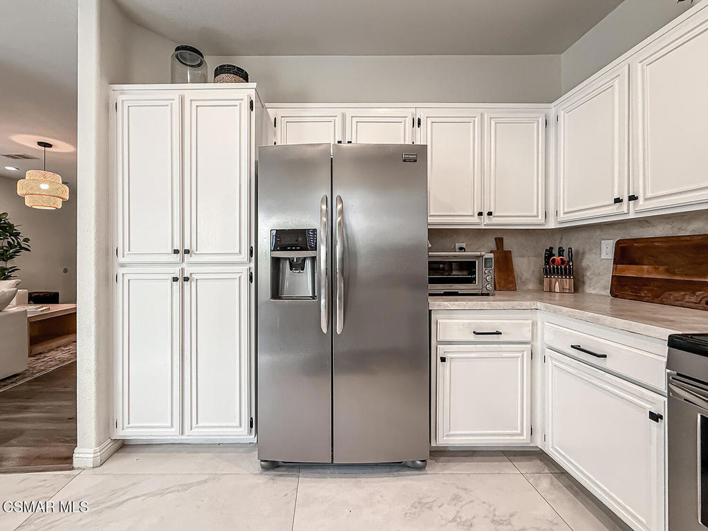https://media.crmls.org/mediaz/325a81dd-a20a-4aeb-b6fe-e35779e5966a.jpg?preset=X-Large