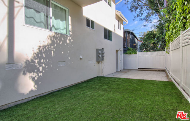2438 5th Street, Santa Monica CA: https://media.crmls.org/mediaz/325a94d6-e60f-4dd0-8a69-512486d17934.jpg