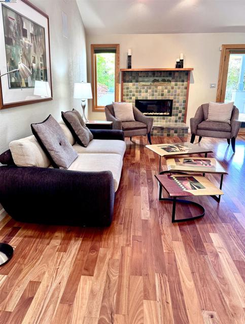6291 Calle Fuego, Pleasanton CA: https://media.crmls.org/mediaz/325b258c-fcbb-46bb-98a0-47de47b246c9.jpg