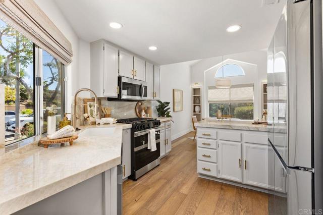 Detail Gallery Image 6 of 45 For 2101 Winged Foot, Escondido,  CA 92026 - 2 Beds | 2 Baths