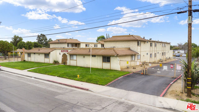 24271 Webster Avenue, Moreno Valley CA: https://media.crmls.org/mediaz/325bf6a6-9bb1-4ac0-937a-fc364328af2e.jpg