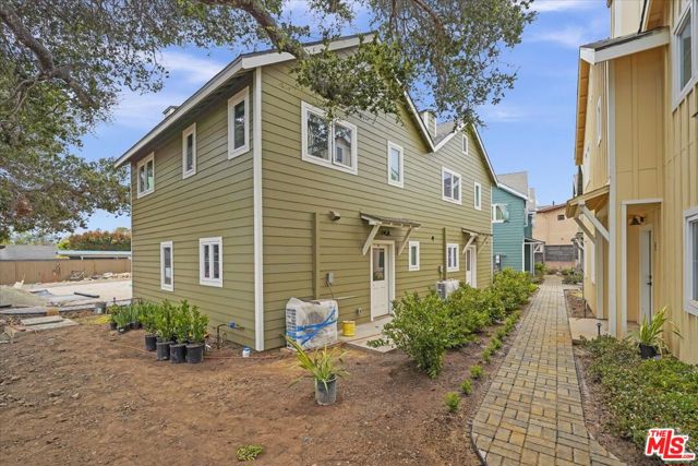 1317 Punta Gorda, Santa Barbara CA: https://media.crmls.org/mediaz/325c16ed-d2b3-4bc6-9c2d-f519f84a87e5.jpg