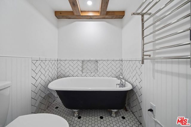 2116 3rd Street, Santa Monica CA: https://media.crmls.org/mediaz/325c1d51-bc2d-476b-99af-f86e769b10de.jpg
