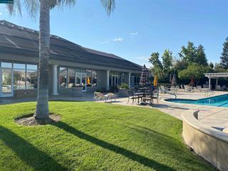 197 Summerset Drive, Brentwood CA: https://media.crmls.org/mediaz/325c5fb0-51bf-4256-b151-a6cfa817cee4.jpg