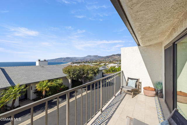 6766 Las Olas Way, Malibu CA: https://media.crmls.org/mediaz/325cedb6-9895-4e4f-8aab-13df52e5a663.jpg