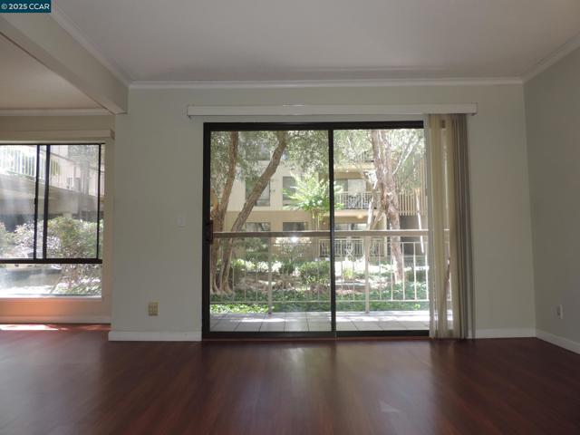 470 N Civic Dr., Walnut Creek CA: https://media.crmls.org/mediaz/325cfcf0-3c14-40ee-bfb2-eb66fa18b5e8.jpg