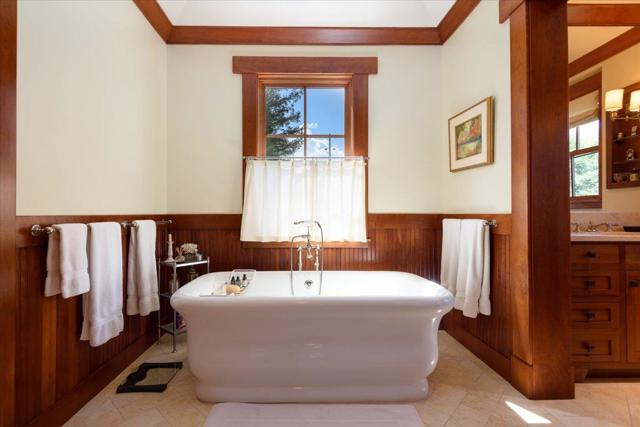 45 Bear Gulch Drive, Portola Valley CA: https://media.crmls.org/mediaz/325d2fd3-6891-4576-86b6-a48068c9e441.jpg