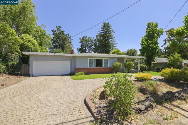 305 Overhill Rd, Orinda CA: https://media.crmls.org/mediaz/325d9cf2-9bb5-44e8-9e2e-0595c91df9b4.jpg
