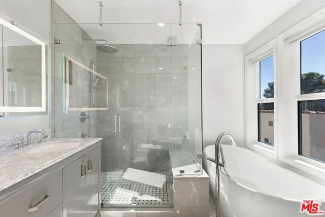 849 N Alta Vista Boulevard, Los Angeles CA: https://media.crmls.org/mediaz/325dcea8-c45e-48bf-be35-9724e7faa1b3.jpg