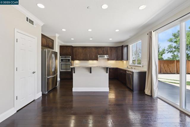 1610 Coventry Dr, Oakley CA: https://media.crmls.org/mediaz/325e7316-5df0-408b-9e47-1821707f717e.jpg