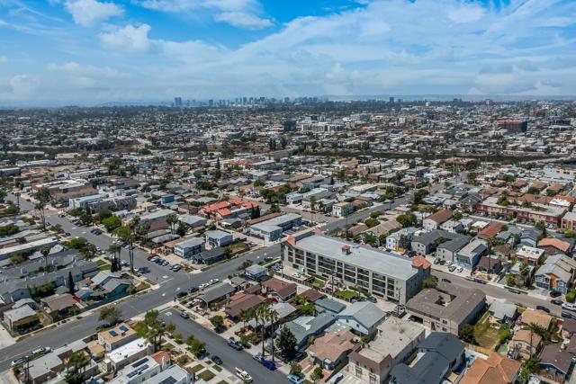 4276 35Th St, San Diego CA: https://media.crmls.org/mediaz/325eeaf4-c6b0-489f-a406-40c9e91c4334.jpg