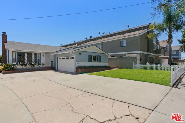 328 E Plymouth Street, Inglewood CA: https://media.crmls.org/mediaz/325ef7c2-bb0c-49d0-9bd5-a8e9888ec7c2.jpg