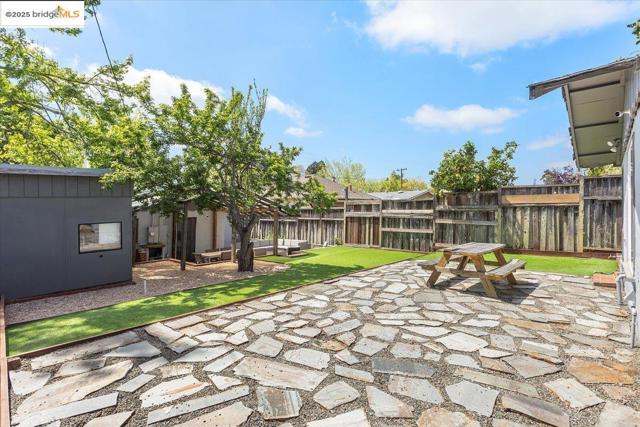 3148 Sylvan Ave, Oakland CA: https://media.crmls.org/mediaz/325f21ee-fd72-4a80-b46c-e721b52573bc.jpg
