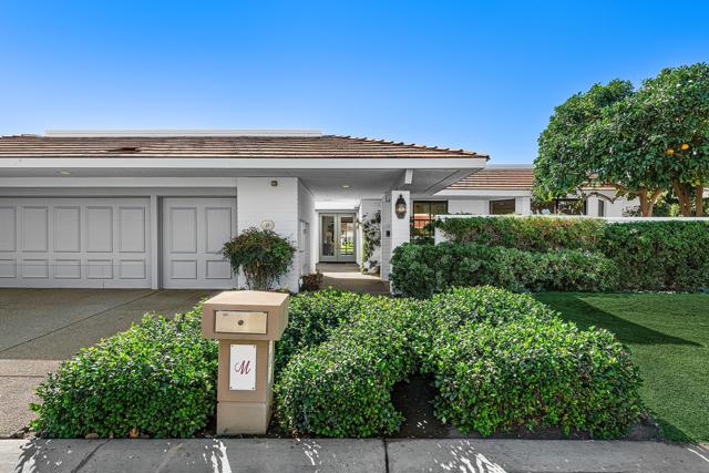 11 Sussex Court, Rancho Mirage CA: https://media.crmls.org/mediaz/325f365b-623f-4ebf-a81a-85612caf16e1.jpg