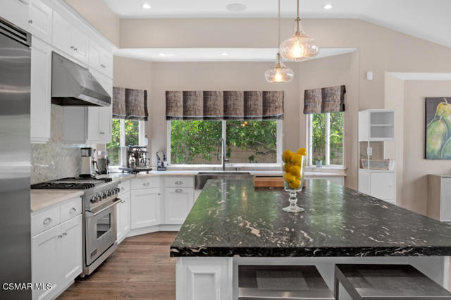 4953 Kilburn Court, Oak Park CA: https://media.crmls.org/mediaz/3260e1f2-f465-4907-8acb-19aa6c7a22e9.jpg