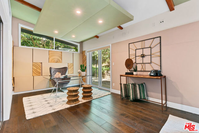 1470 N Tigertail Road, Los Angeles CA: https://media.crmls.org/mediaz/32610f09-6398-4b82-b174-27260a357880.jpg