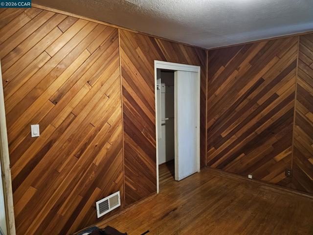 Image 22 of 38 For 627 Kern St  