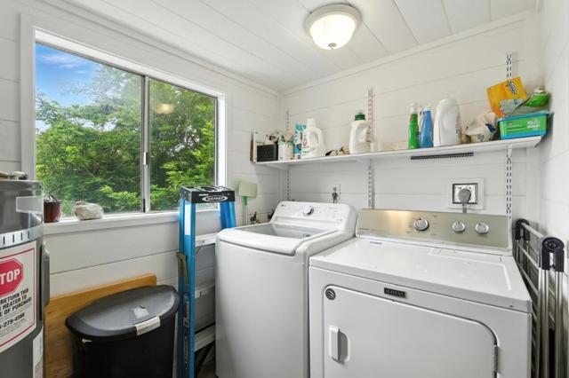 575 Myrtle Street, Half Moon Bay CA: https://media.crmls.org/mediaz/32618690-d09a-4eab-bad2-eef5741abb5e.jpg