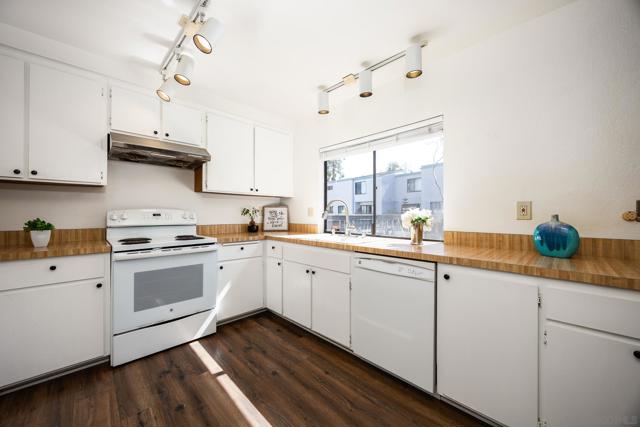 3236 Via Alicante, La Jolla CA: https://media.crmls.org/mediaz/32620871-5626-4879-ad4a-32560cb1031a.jpg
