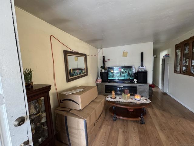 4046 4048 Eta St, San Diego CA: https://media.crmls.org/mediaz/32624055-ab1c-4bff-b7d5-ed90cba82a15.jpg