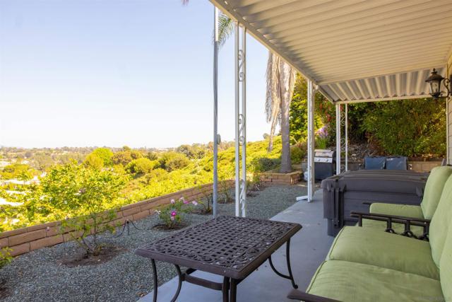 444 N El Camino Real, Encinitas CA: https://media.crmls.org/mediaz/32629410-8544-4dea-80ed-af775ba33d45.jpg