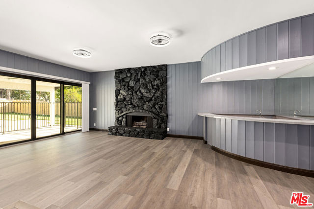 Image 3 of 13 For 9724 Bothwell Road