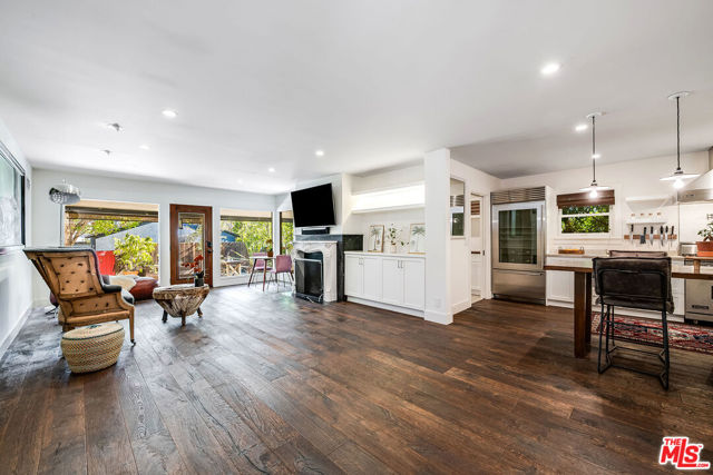 4838 Coldwater Canyon Avenue, Sherman Oaks CA: https://media.crmls.org/mediaz/32632cd8-0463-41b3-a420-1026b467ff15.jpg